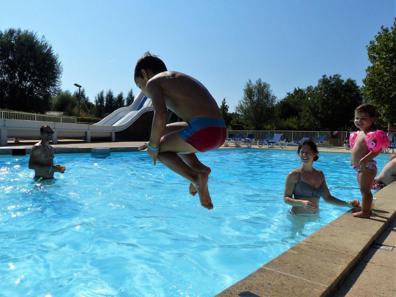 Camping Les Portes Du Beaujolais Анс Екстериор снимка